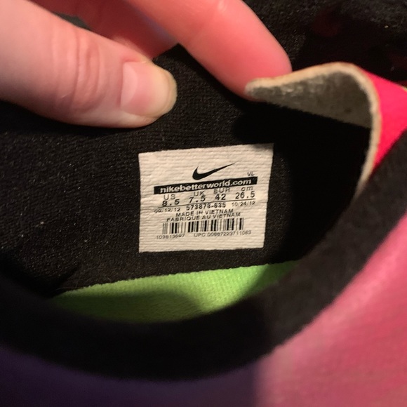 Nike soccer cleats - Picture 2 of 2